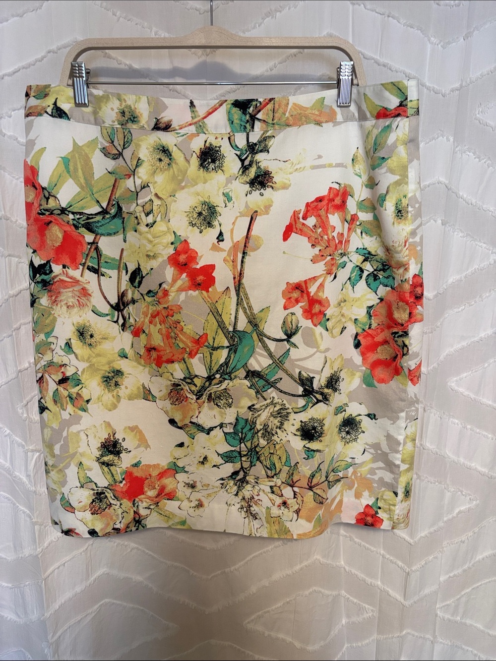 Van Heusen 100% Cotton Lined Floral Pencil Skirt in Cream, Coral & Green